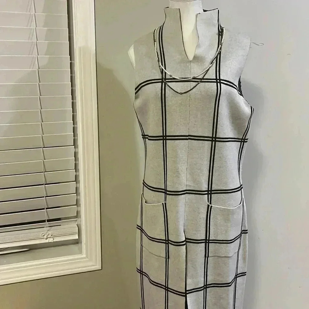 [L]Tahari Long Tunic  Sweater with front Slit